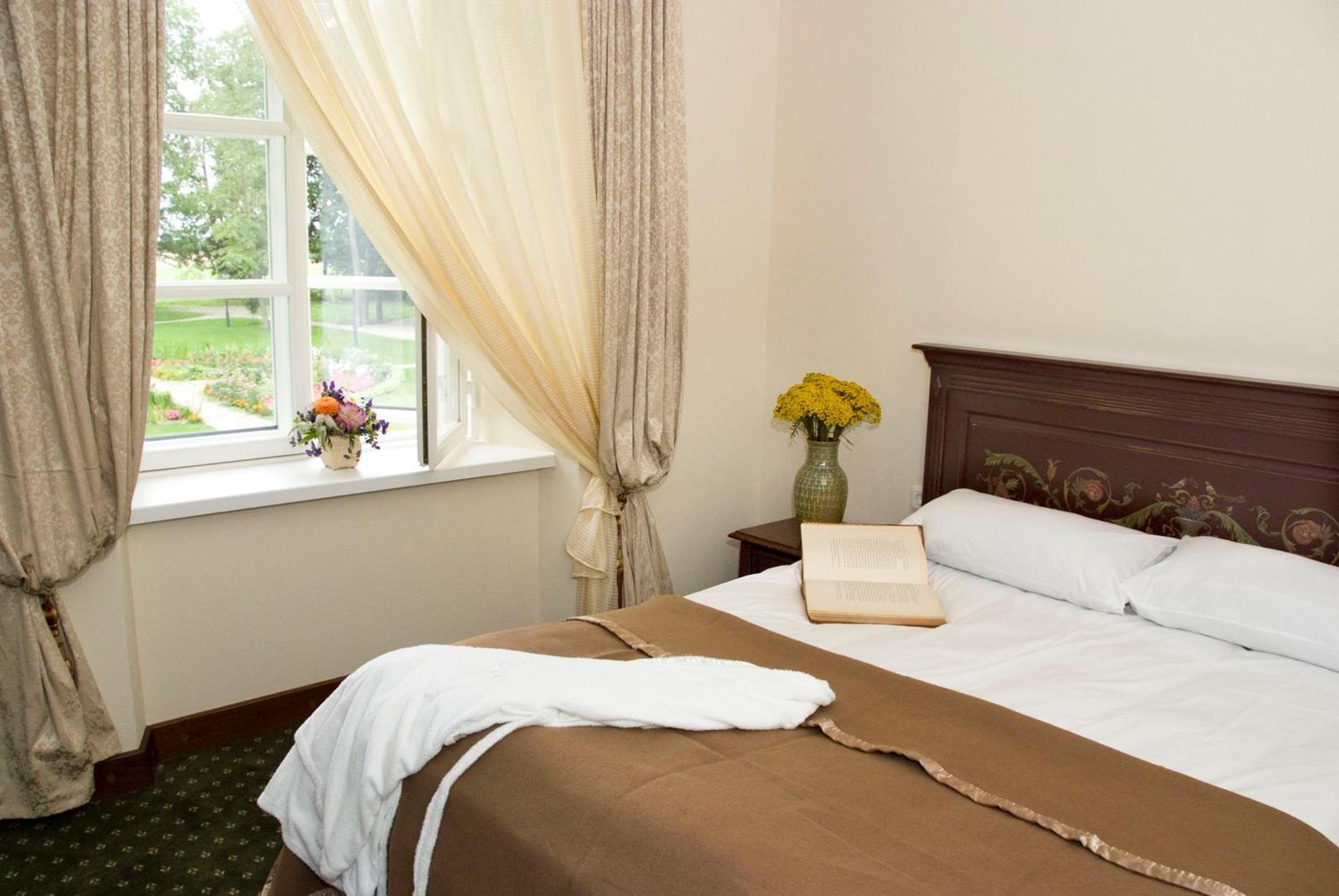 Готель Bistrampolis Manor Kuciai Номер фото