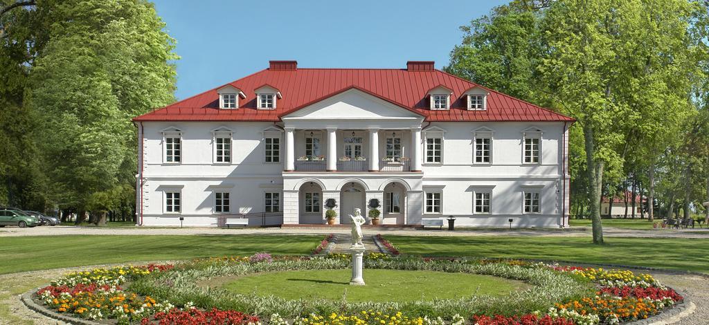 Готель Bistrampolis Manor Kuciai Екстер'єр фото