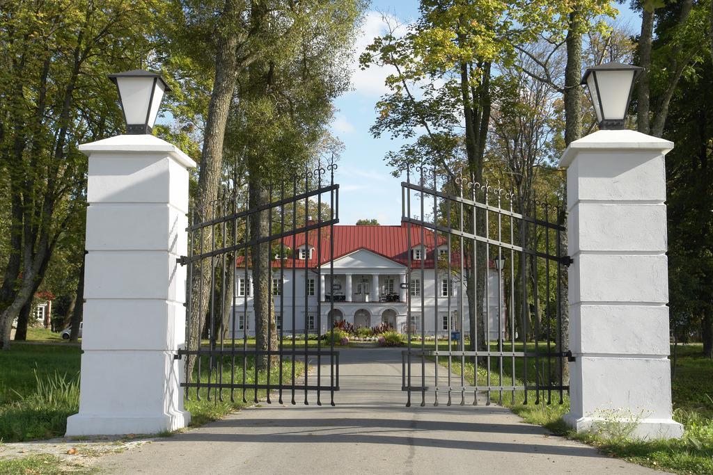 Готель Bistrampolis Manor Kuciai Екстер'єр фото
