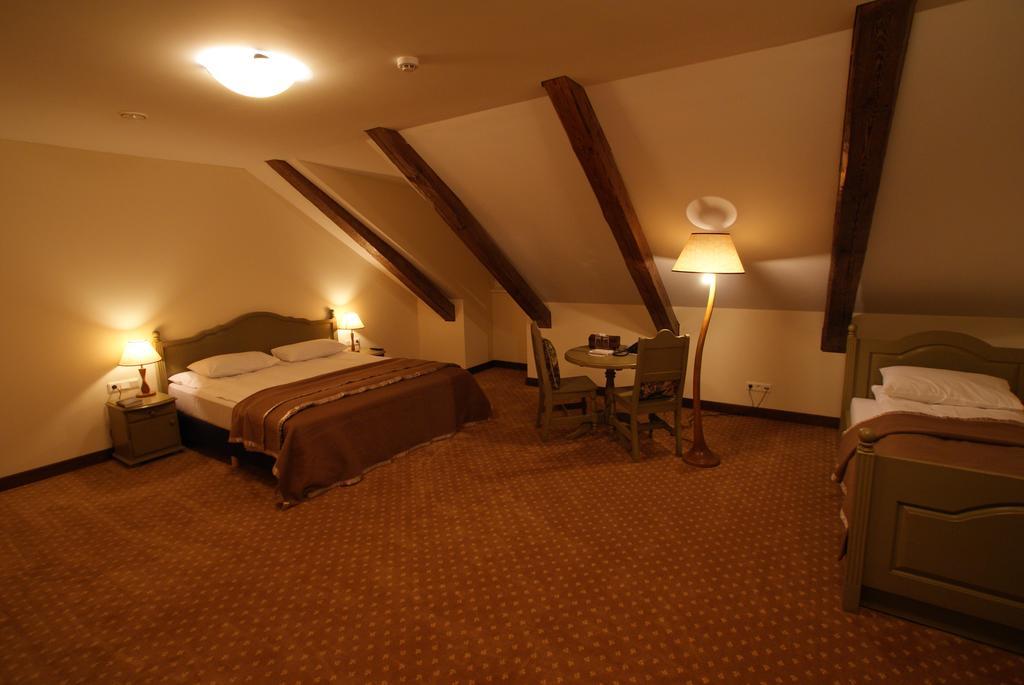 Готель Bistrampolis Manor Kuciai Екстер'єр фото